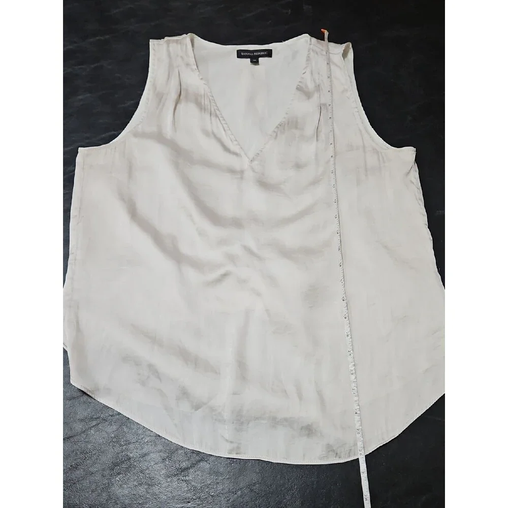 Banana Republic Silver Metallic Sleeveless V-Neck Blouse Medium Shine Ethereal